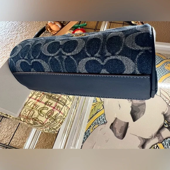 ✨SOLD✨COACH 🍒 💙 Nolita Barrel Bag In Signature Denim - Picture 5 of 15